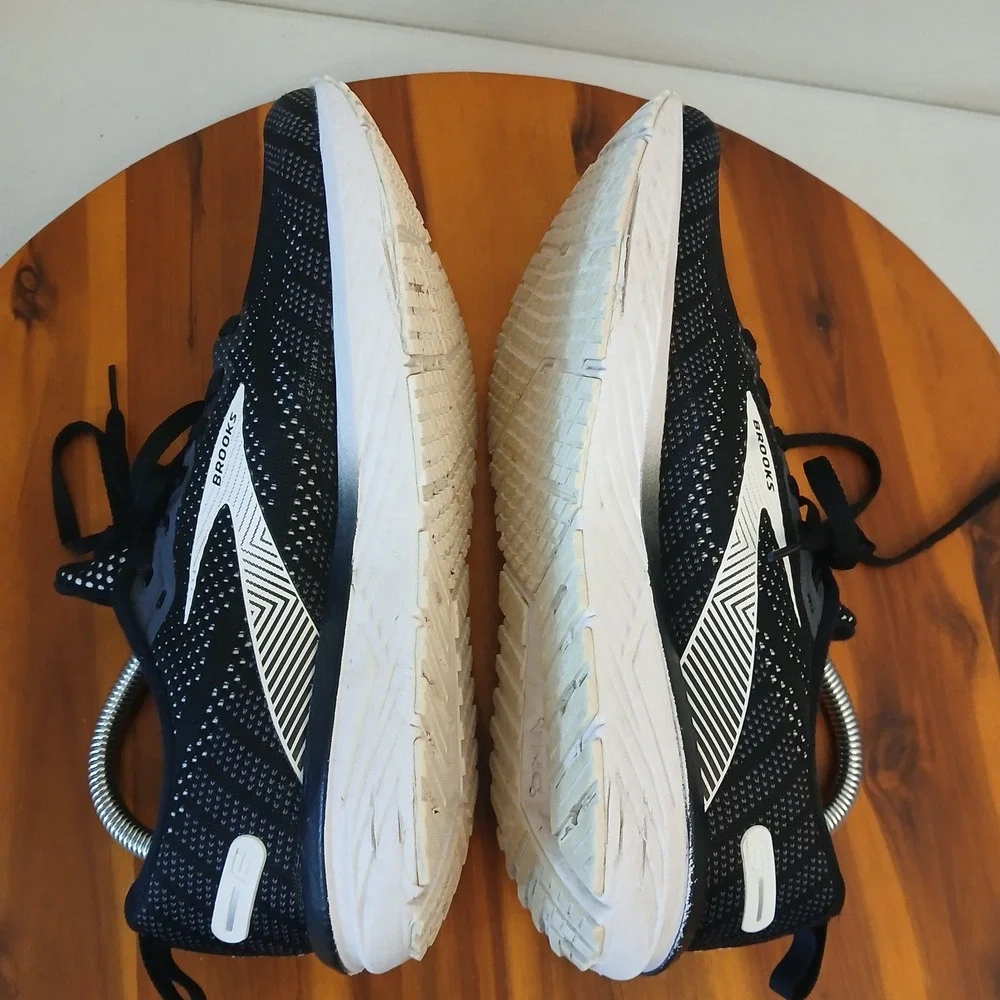 Brooks Revel 6 Women 9 Black Running Shoes Sneakers 1203861B012
